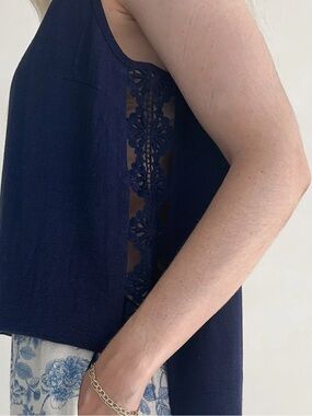 Neutral Ground Navy Sleeveless Lace-Insert Women's Top Size Medium NWT
